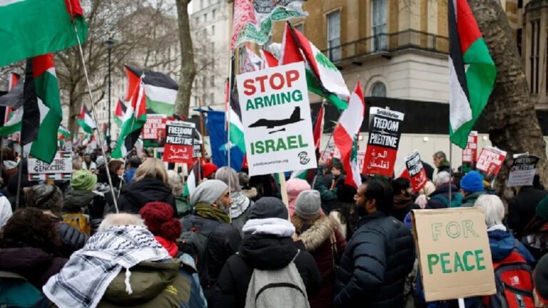 London Protesters Demand Ceasefire Amid Escalating Violence in Gaza