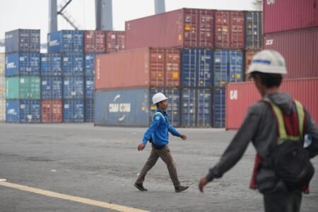 South Africa Faces US Tariff Threats, Looks to New Trade Partners