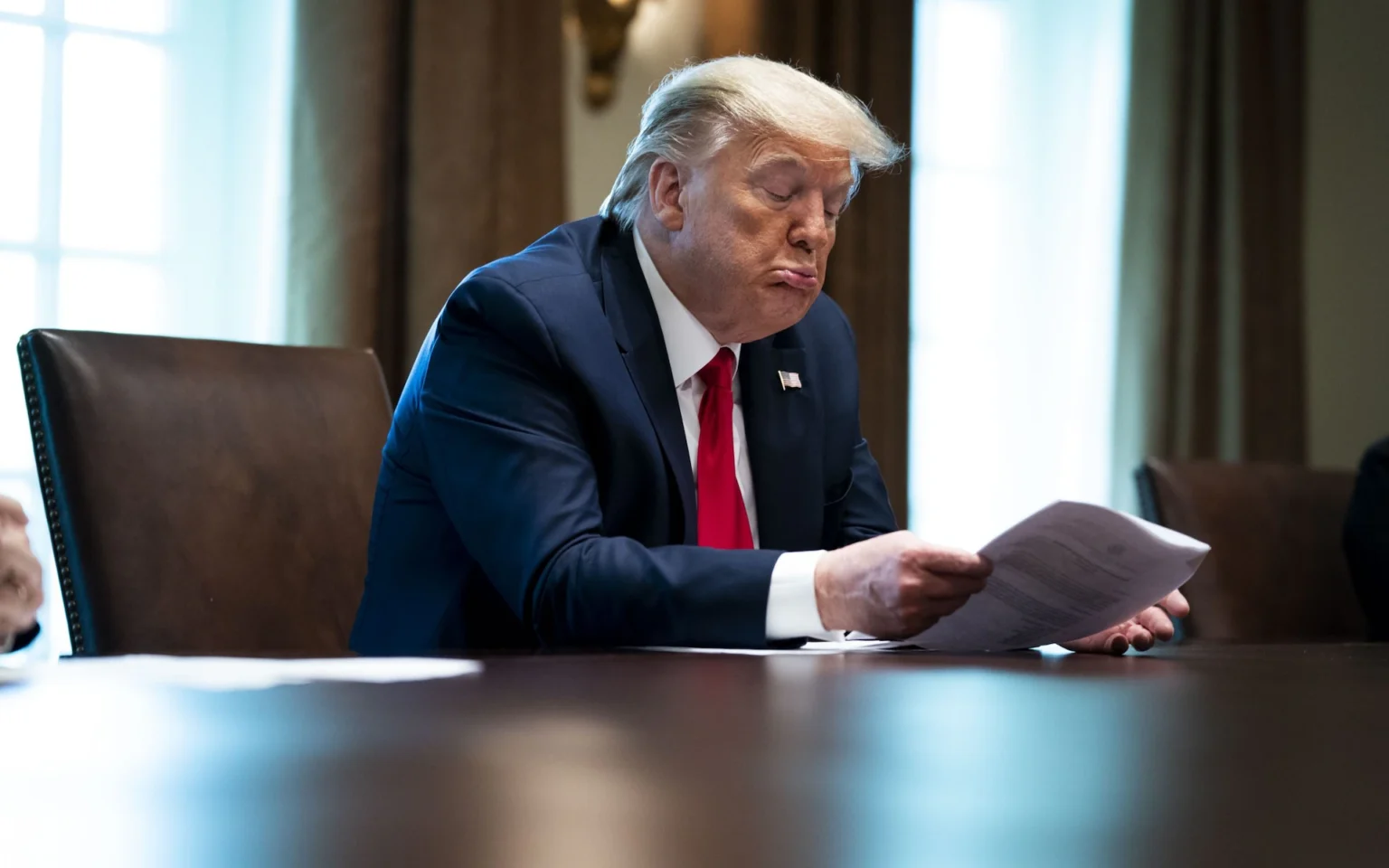 China Blames Trump, Dollar Falls on Trade Deal Rift