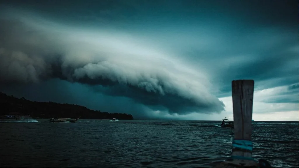 Heavy Rains, Strong Winds Sweep 57 Thai Provinces