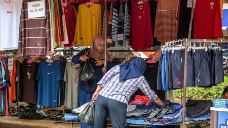 Indonesia Doubles Wage Subsidy, Drops Electricity Discount