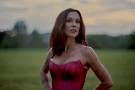 Amanda Shires Explores Healing in 'Nobody’s Girl' Album
