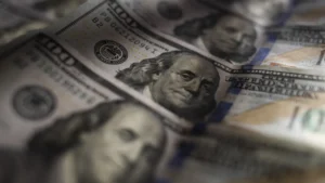 Dollar Drifts as Markets Brace for U.S. Payroll Report