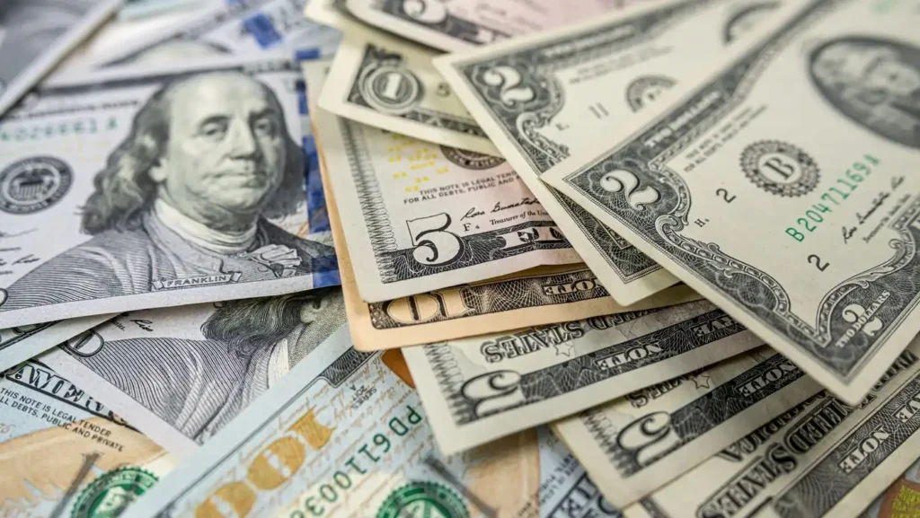 US Dollar Slips as Tariff Deadline Nears, Trade Concerns Rise US Dollar Slips as Tariff Deadline Nears, Trade Concerns Rise