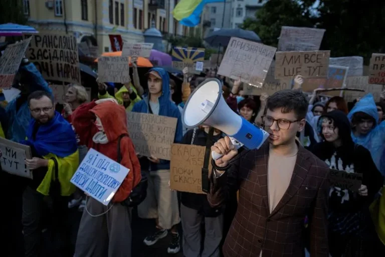 Ukraine Restores Anti-Corruption Agency Powers