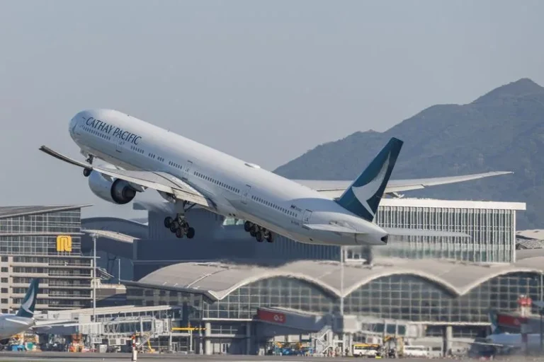 Cathay Pacific Airfares Drop Amid Cargo
