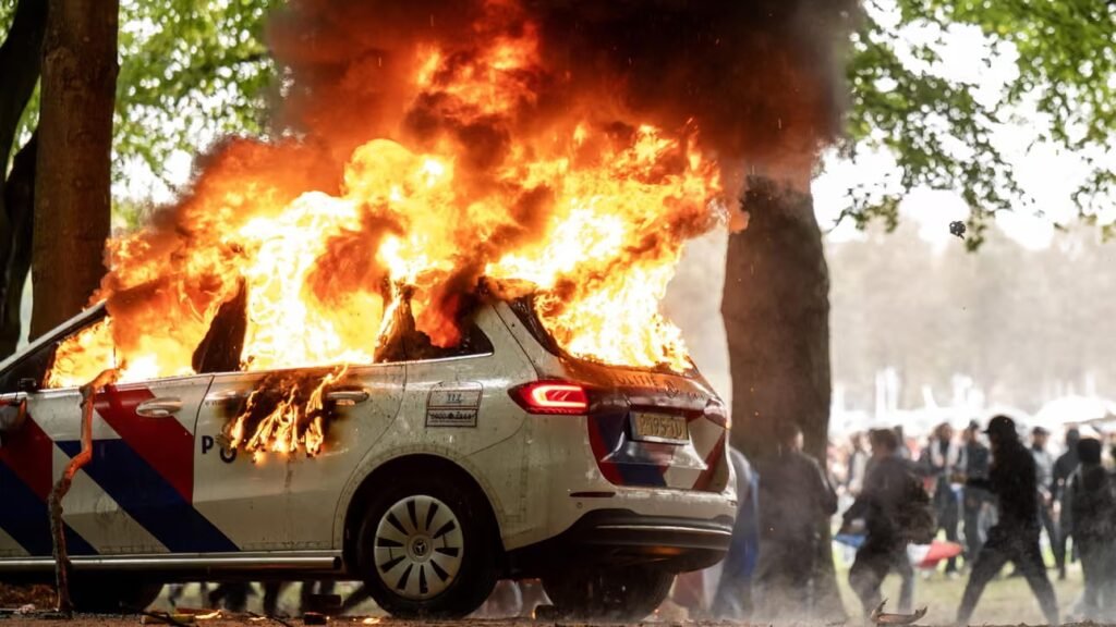 Dutch Police Clash With Anti-Immigration Protesters