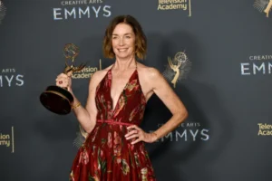 Julianne Nicholson wins Emmy for guest actress in comedy for “Hacks”
