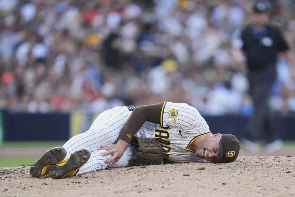 Padres' Jason Adam carted off with ruptured quad tendon