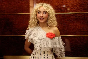 Sabrina Carpenter Hosts SNL Tomorrow