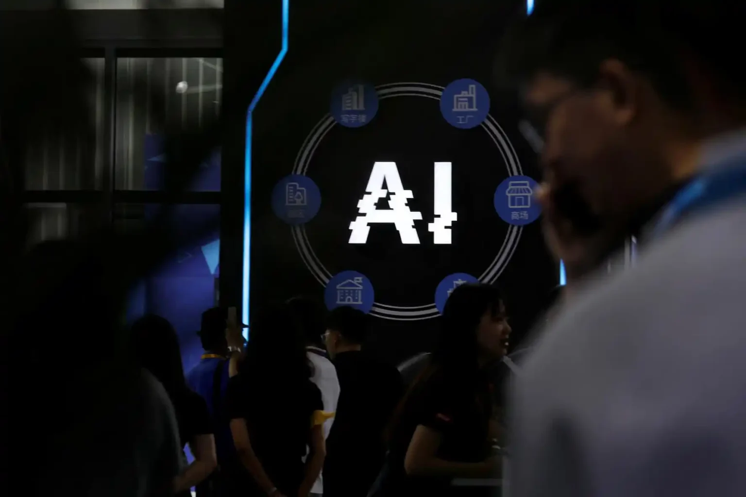 AI Workers Warn Friends to Avoid AI