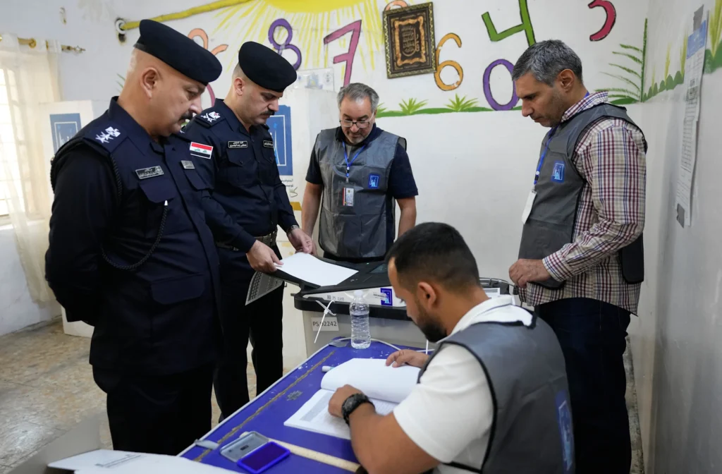 Iraq Forces, Displaced Begin Early Voting