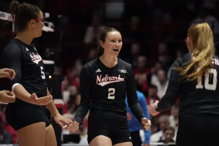 Nebraska Volleyball Hits 25-0 Record