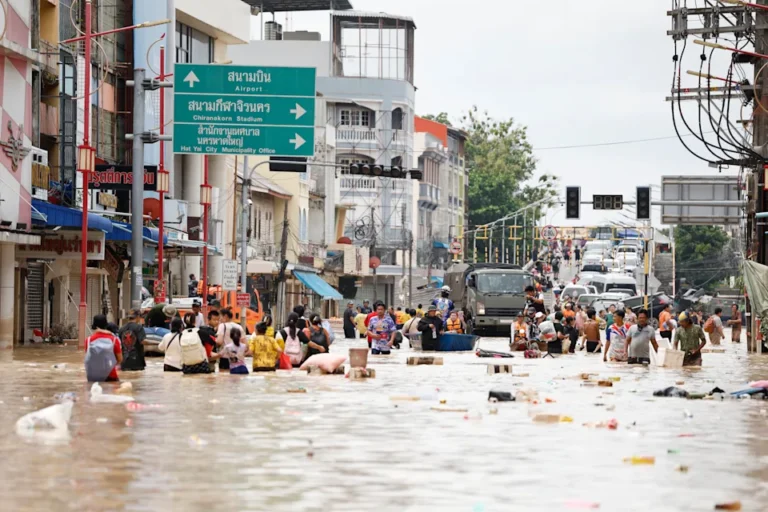 Southern Thailand Flood Deaths Exceed 80 Southern Thailand Flood Deaths Exceed 80