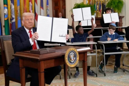 Trump Plans Department of Education Closure