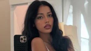 Cindy Kimberly Shows Toned Legs in Fur
