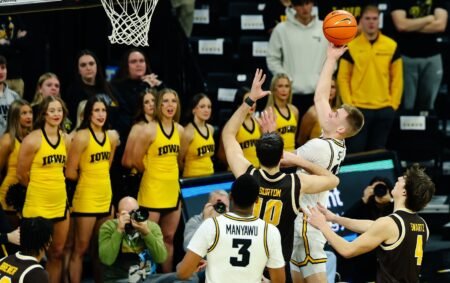 Iowa Crushes Western Michigan 91-51 Iowa men’s basketball beats Western Michigan