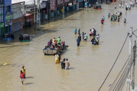 Sri Lanka Floods Disrupt Roads