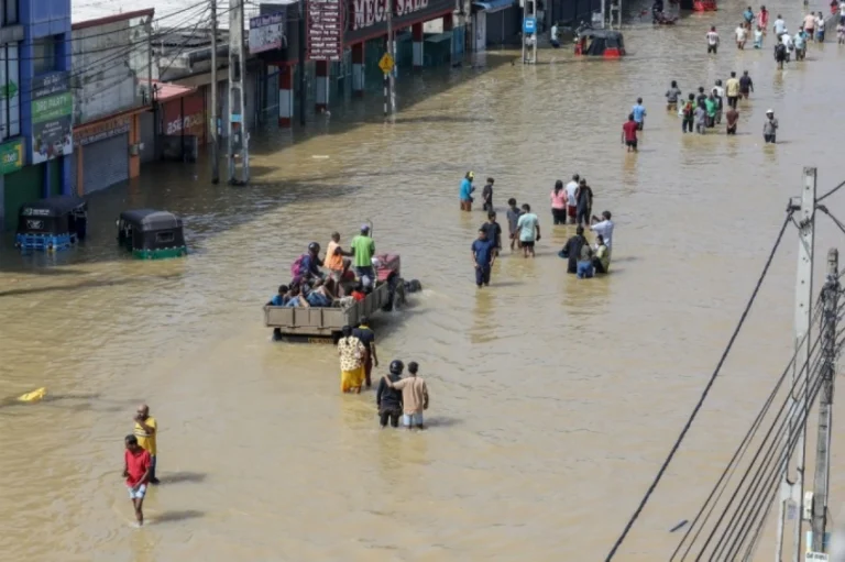 Sri Lanka Floods Disrupt Roads Sri Lanka Floods Disrupt Roads