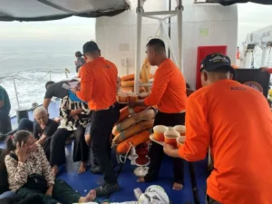 Divers Deployed After Philippine Ferry Sinks