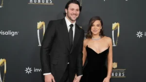 Hailee Steinfeld Distracted by Josh Allen Game