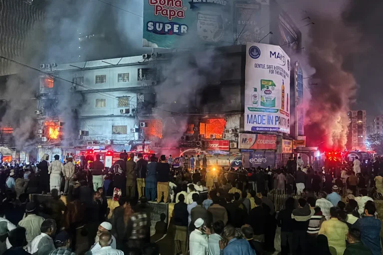 Karachi Shopping Mall Fire Kills Three Karachi Shopping Mall Fire Kills Three