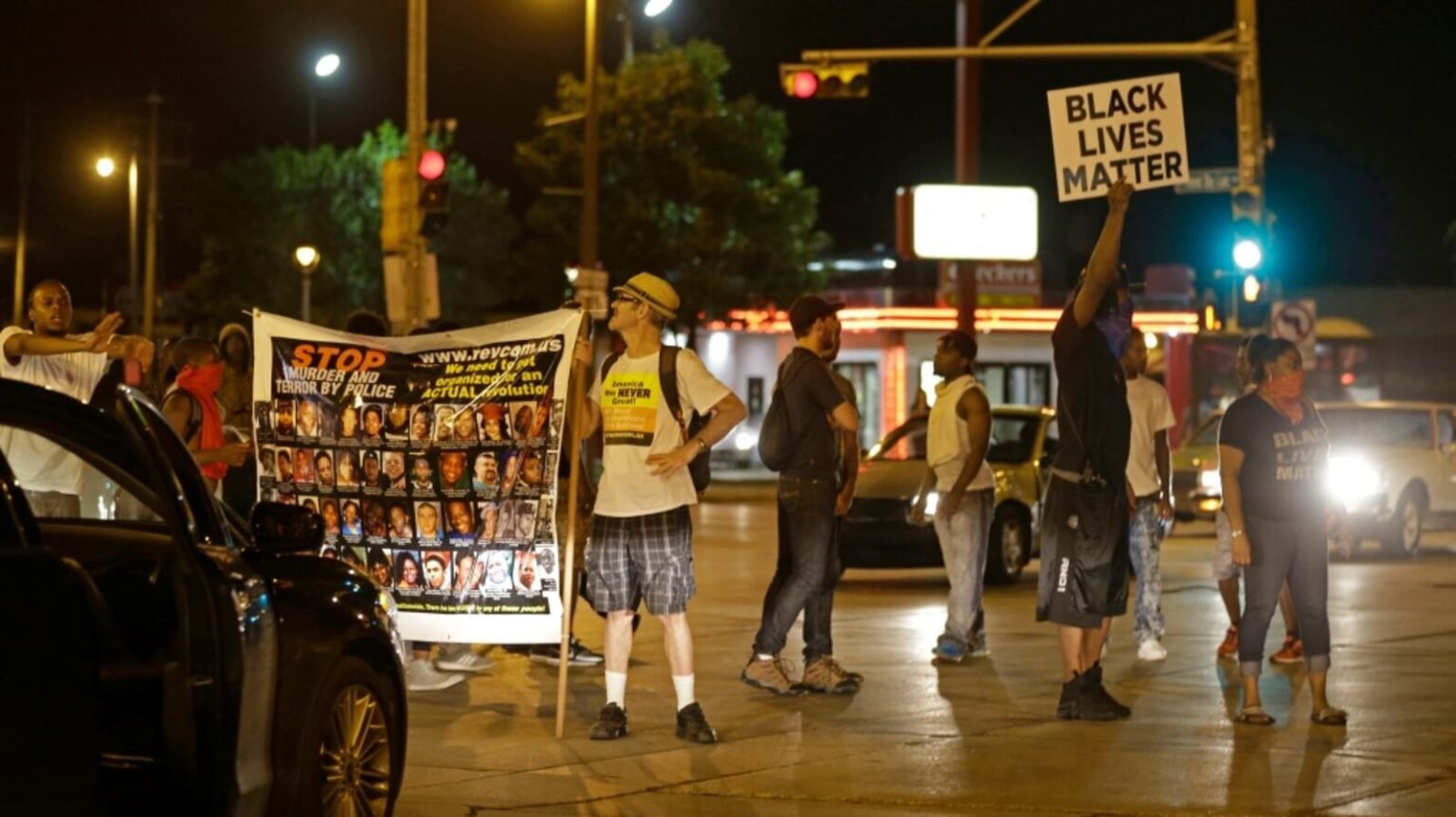 Milwaukee Protest Federal Shooting Sparks Anger US Milwaukee Protest Federal Shooting Sparks Anger US