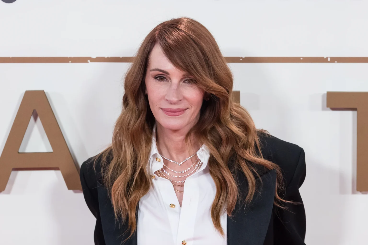 Nikki Glaser Navigates Celebrity Jokes Ahead of Golden Globes