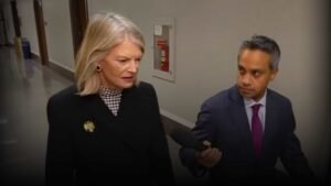 Murkowski Rules Out Alaska Governor Bid, Stays in Senate