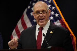 Republican Senator Calls DHS Shutdown “Political Theater” Amid Immigration Clash