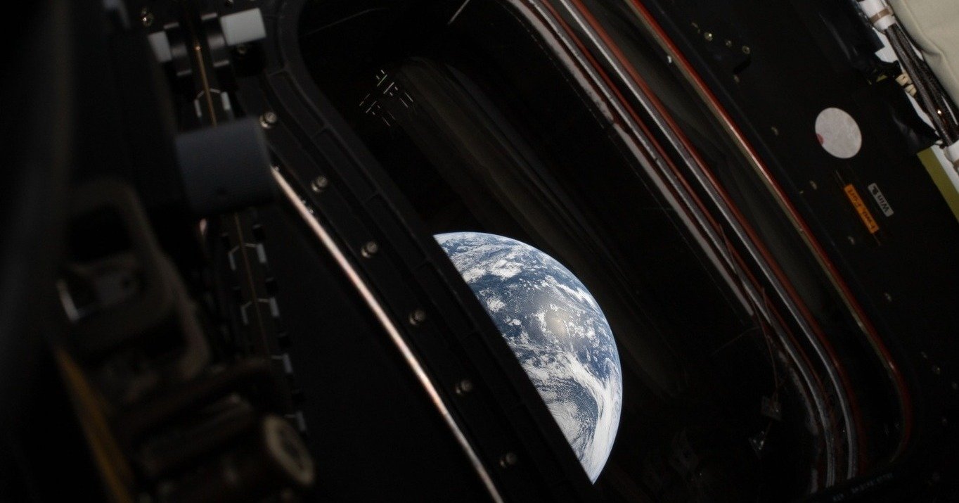 Artemis II Crew Gazes at Moon’s Hidden Far Side