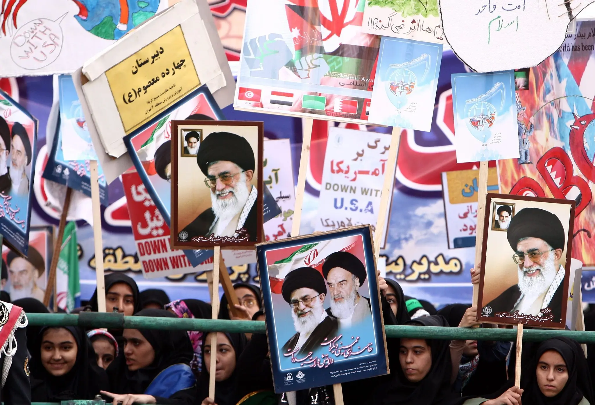 Iran Hardliners Reject Talks, Threaten Hormuz Closure Iran Hardliners Reject Talks, Threaten Hormuz Closure