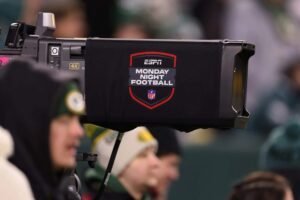 Fans Embrace Return Of Monday Football