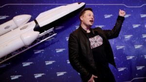 SpaceX Wins New NASA Contract