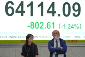 Asian Markets Fall as Investors Weigh Technology Risks