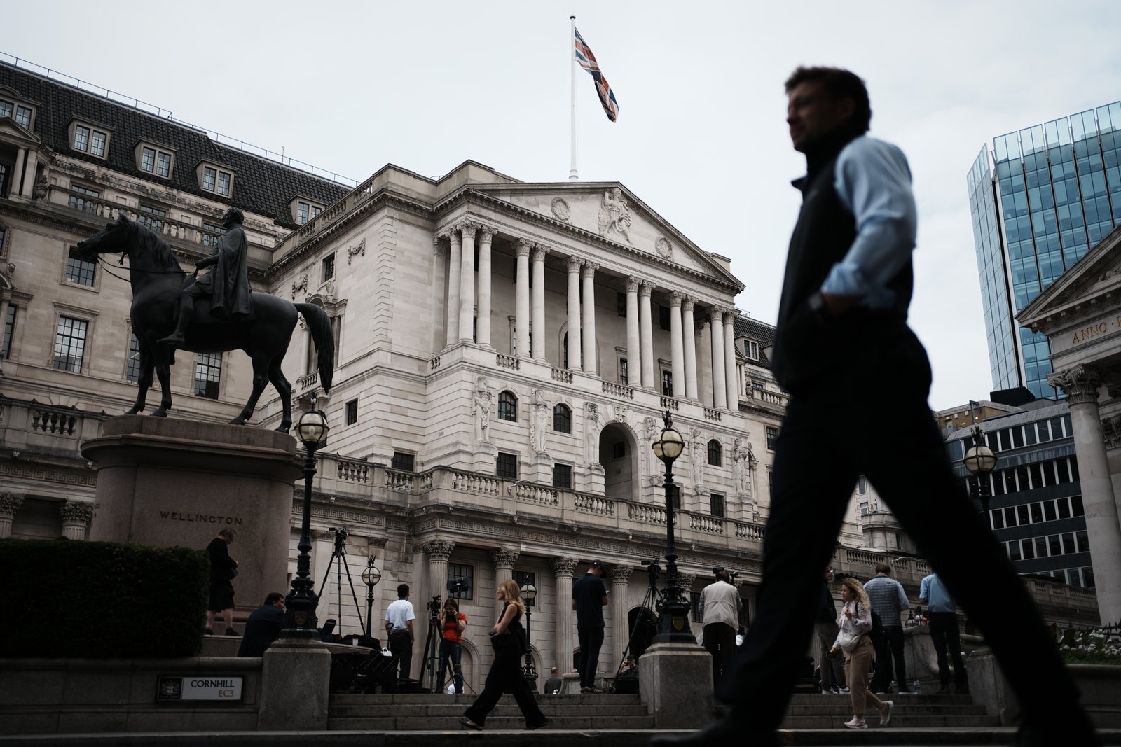UK Business Confidence Improves Despite Cost Pressures UK Business Confidence Improves Despite Cost Pressures