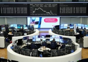 European Shares Rise as Company Earnings Support Markets