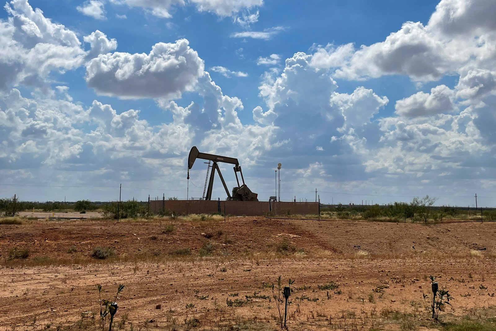 Global Oil Price Outlook Shifts With Peace Hopes Global Oil Price Outlook Shifts With Peace Hopes